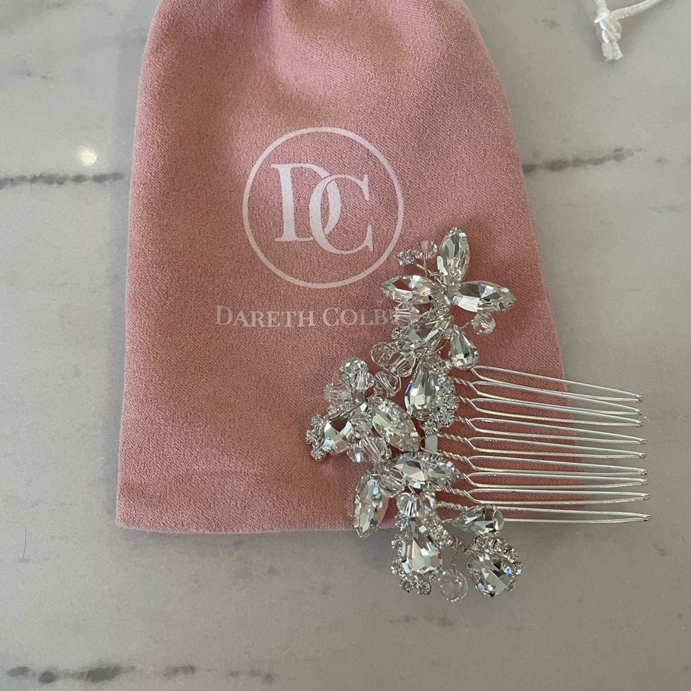 Bride hair clip Dareth Colburn